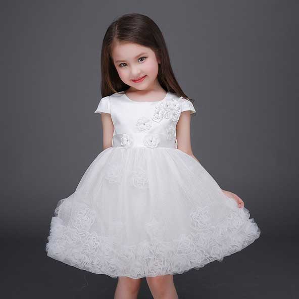 لباس سفید گلدوزی شده ۱۴۰۳ ایرانی برای کودکان دختر ۵ تا ۹ ساله