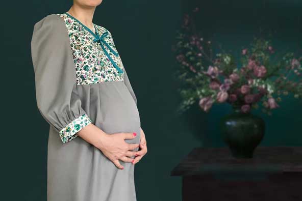 مانتو گلدوزی شده بسیار زیبا ۱۴۰۳ برای بارداری