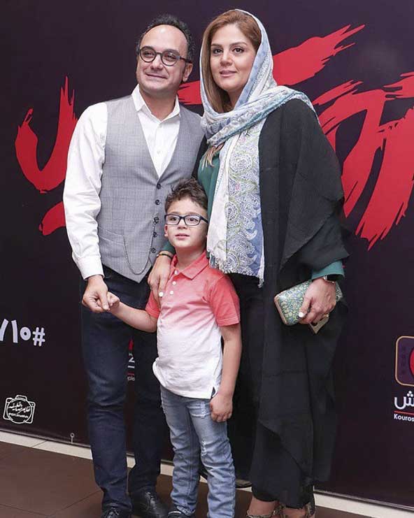 احسان کرمی در کنار همسر و فرزندش نیک مهر