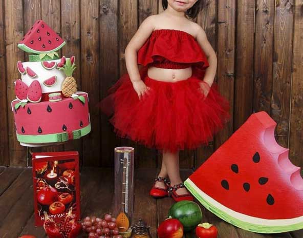 ست شب یلدا کودک دختر شامل تاپ و دامن بسیار زیبای قرمز رنگ بعلاوه کفش