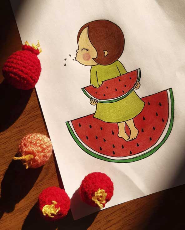 نقاشی ساده دختر کوچولوی بامزه و گوگولی در حال خوردن هندوانه