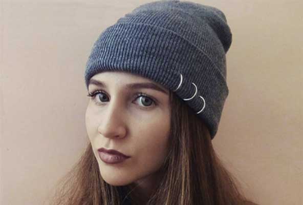 مدل کلاه حلقه دار بافت طوسی رنگ برای دخترای نوجوان و جوان